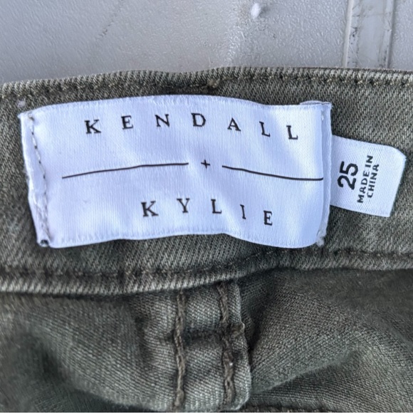 Kendall + Kylie Women’s Olive Green Cargo Overalls With Utility Pocket Size 25 - Picture 4 of 9